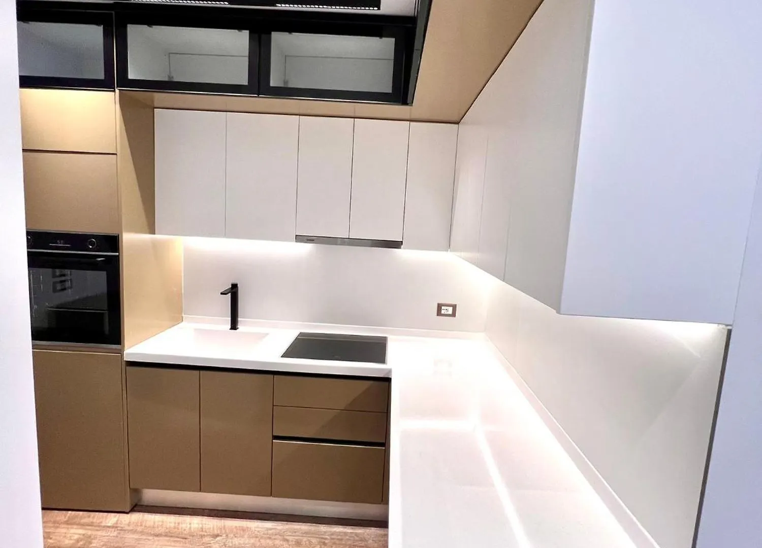 Hrs Apartment 1 ドゥラス