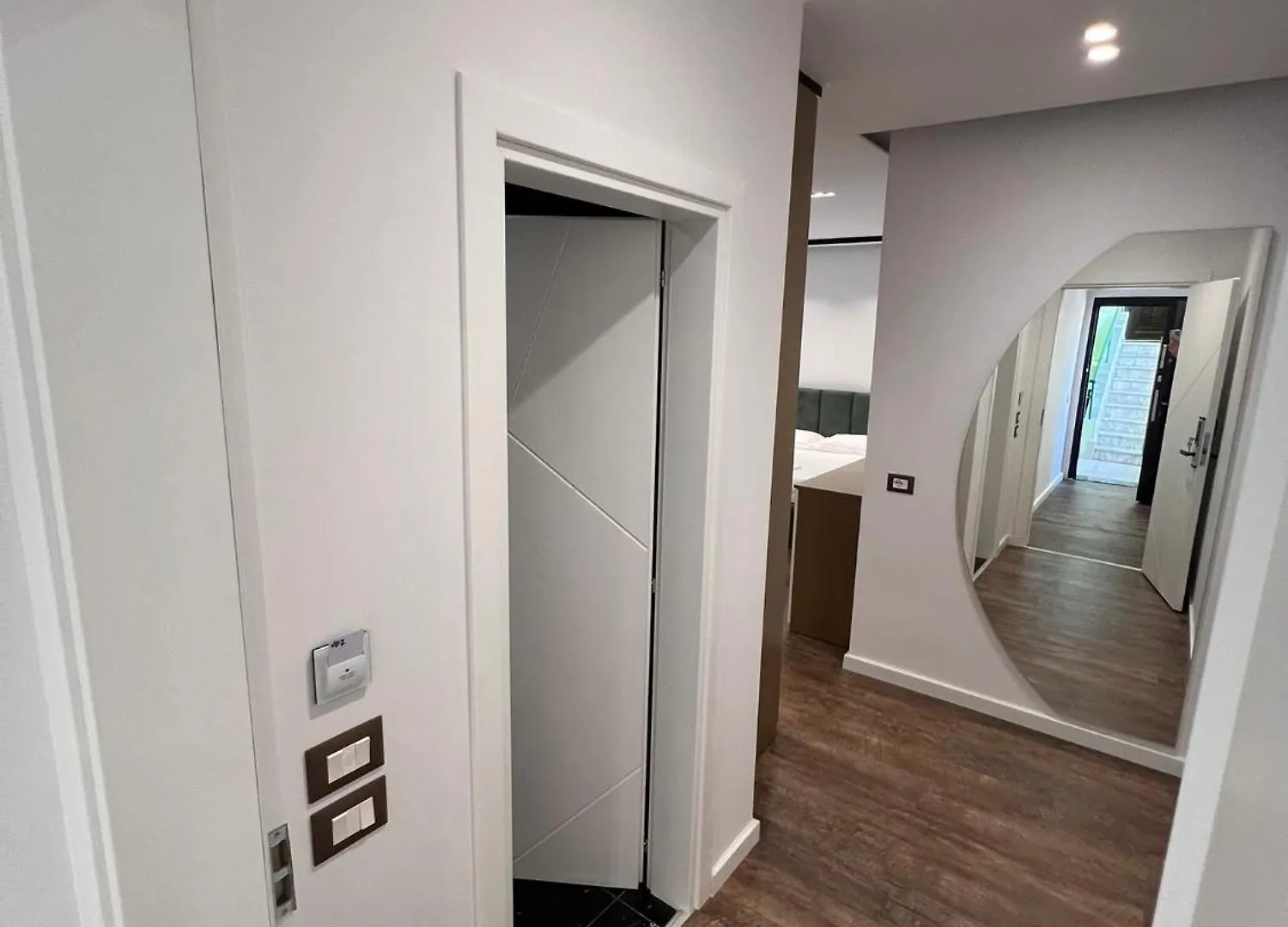 Hrs Apartment 1 ドゥラス